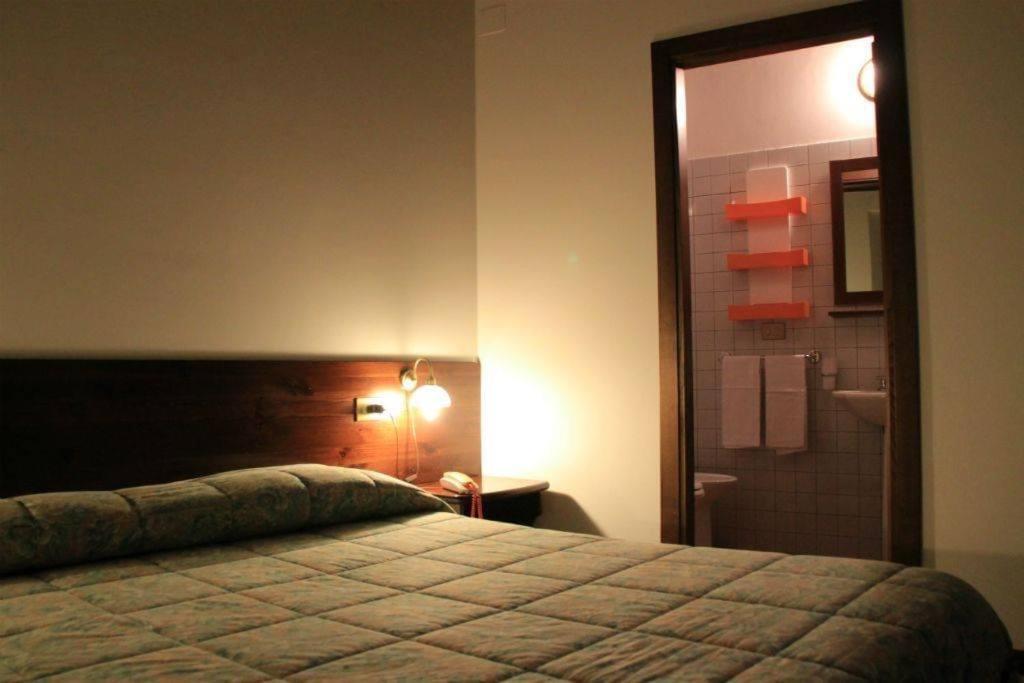 Guerrin Meschino Hotel Montemonaco Eksteriør billede